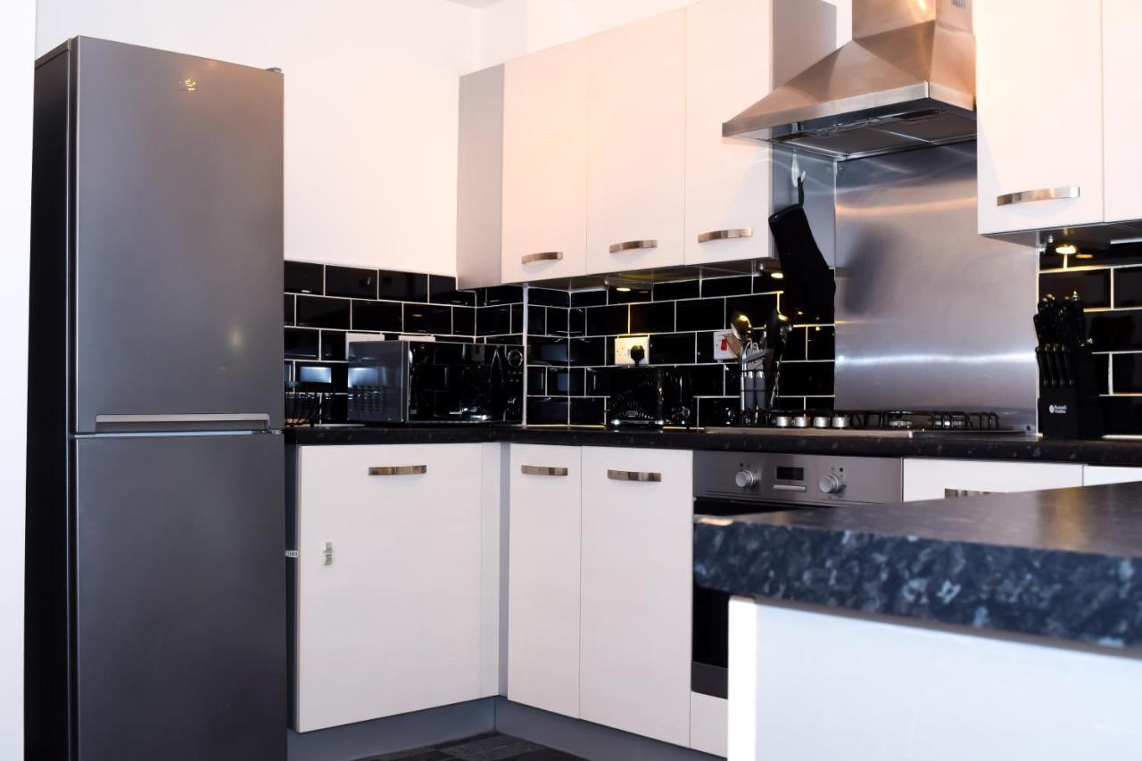 Modern 3 Bed House Apartment Wolverhampton Exterior photo